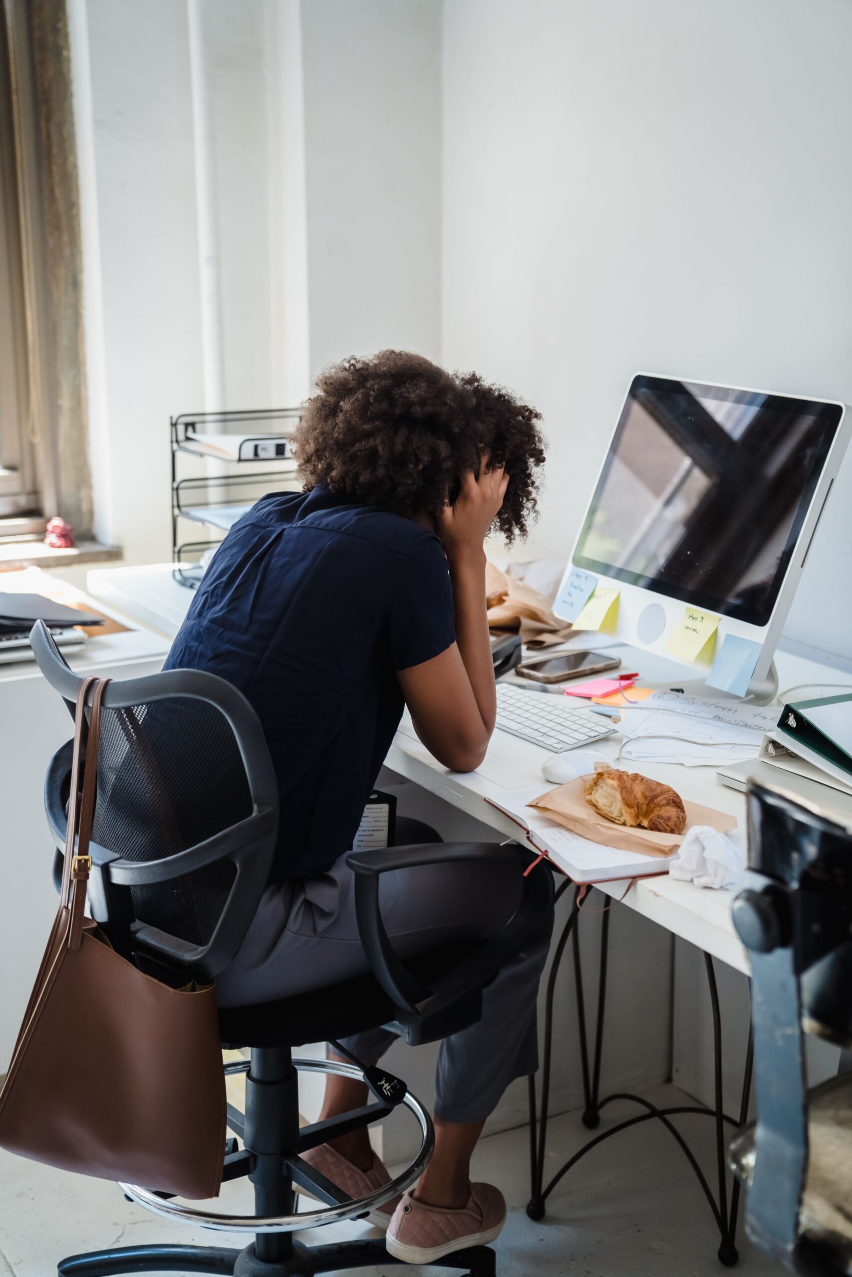 Le stress, la charge mentale et les tensions au travail pèsent sur la santé de vos équipes comme sur leur engagement. La sophrologie apporte une réponse simple et mesurable pour vos collaborateurs.